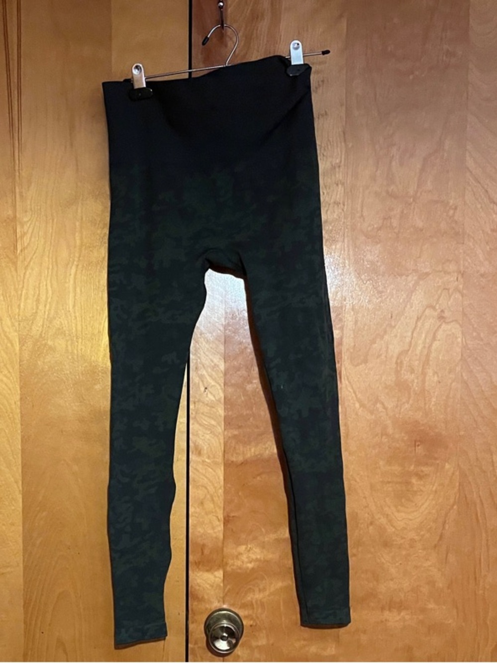 Serra Large Black and Dark Green Camo Leggings